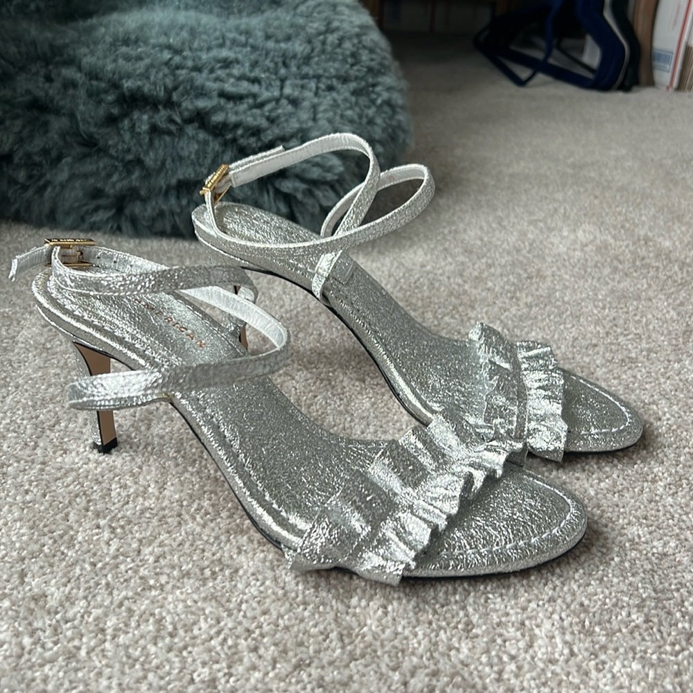 GOOD AMERICAN Size 10 Ankle Strap Heels ruffle strap metallic silver